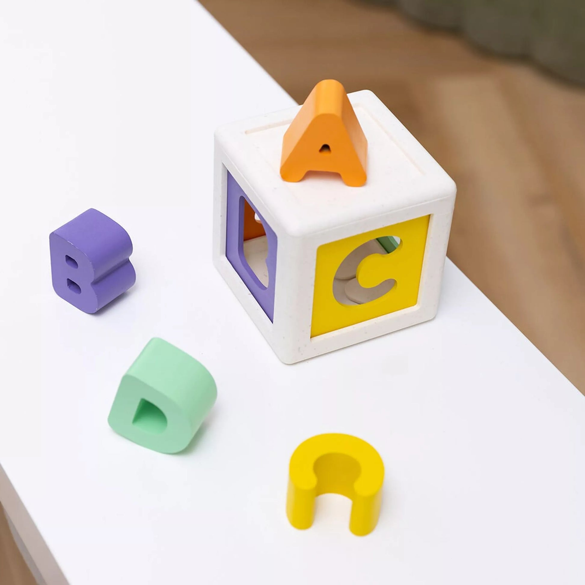 Educational shape sorting toy for toddlers
